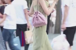 卖服装鞋子的小姐姐图片,揭秘卖鞋服装小姐姐的潮流魅力