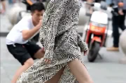 手机怎么拍摄小姐姐的胸,捕捉小姐姐胸部的优雅瞬间